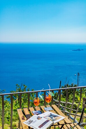 Outdoor dining - Goat Path (Positano)