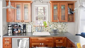 雪櫃、微波爐、焗爐、爐具