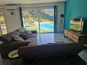 TV