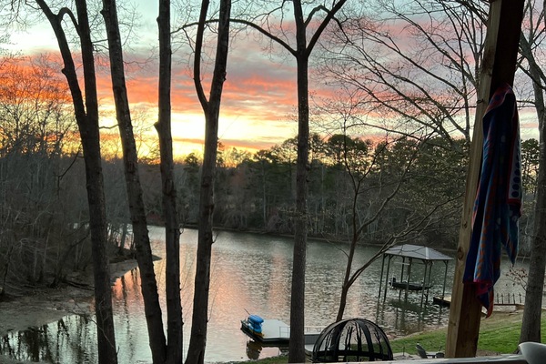 Spacious Sundance hot tub overlooking lake from covered patio!
