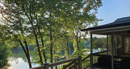 Lakefront- Stay, Soak, Paddle, Play & Relax! On Lake Lookout in Catawba, NC