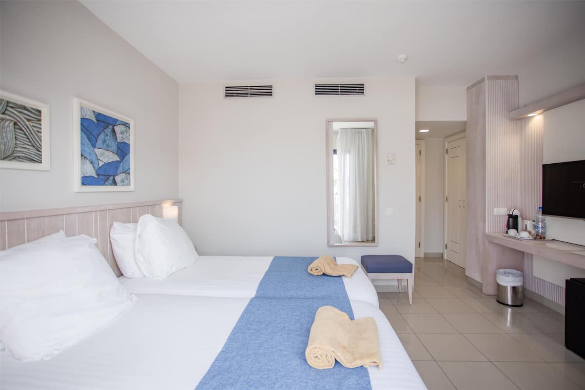 1 bedroom, in-room safe, free WiFi, bed sheets