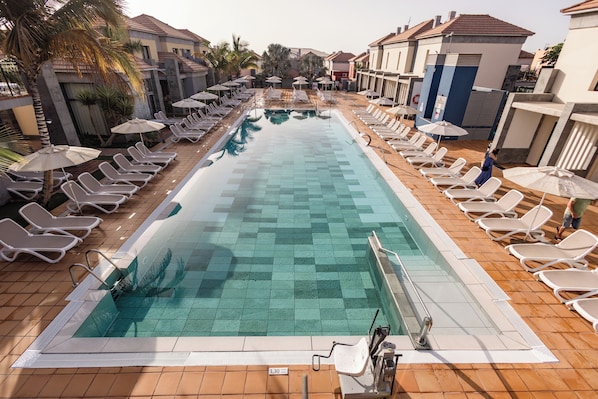 3 outdoor pools, pool umbrellas, pool loungers