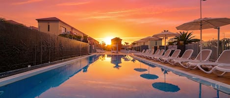3 outdoor pools, pool umbrellas, pool loungers