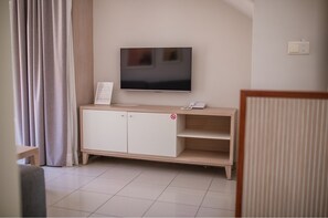 32-tums platt-tv med satellitkanaler och tv