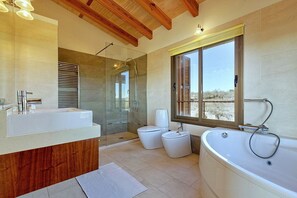Badewanne, Whirlpool, Haartrockner, Bidet