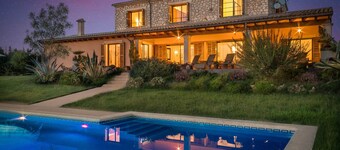 Finca Las Tortugas, fantastic views180G large heated pool, high standard