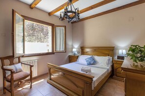 6 bedrooms, iron/ironing board
