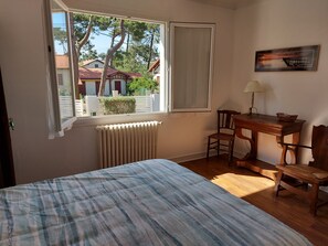 2 bedrooms, iron/ironing board, WiFi