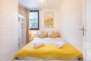 2 chambres, fer et planche à repasser, Wi-Fi, draps fournis