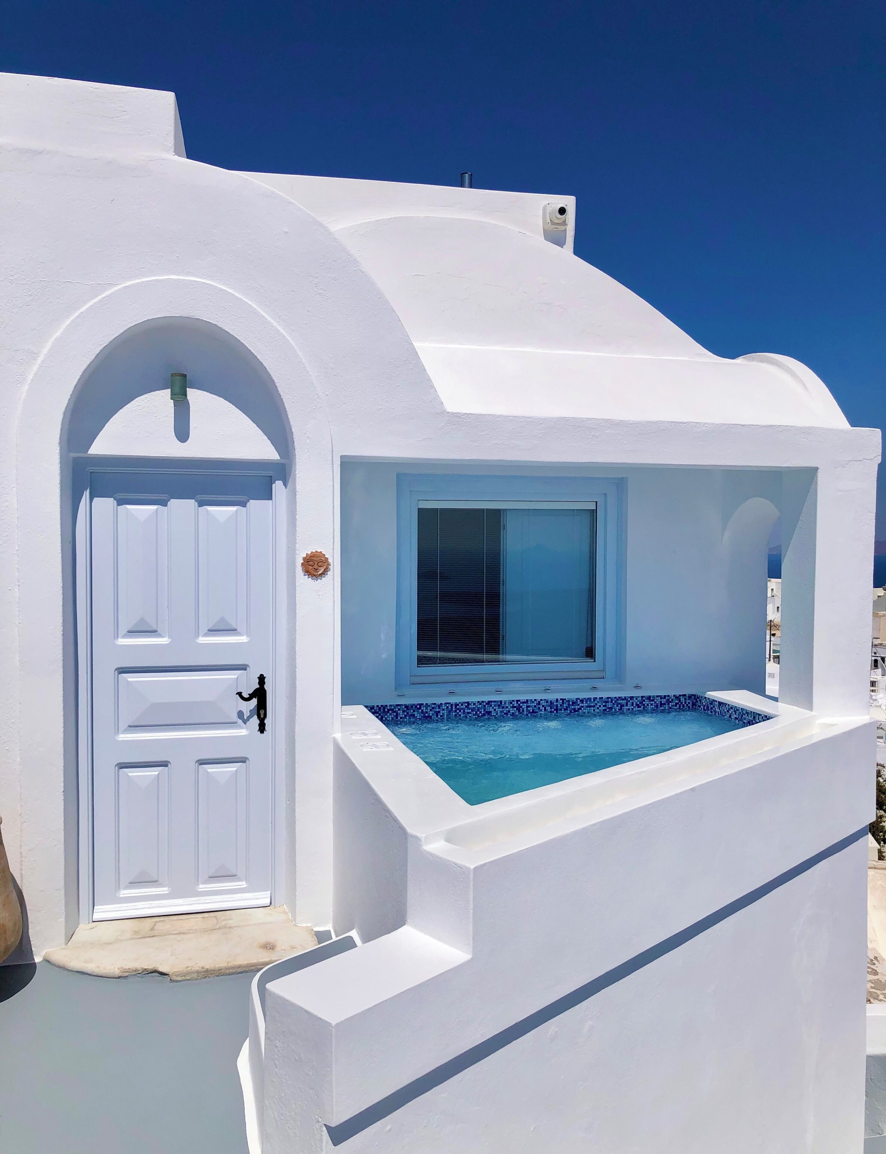 Honeymoon Suite with Outdoor Dip Pool, Sea / Caldera View | Property grounds