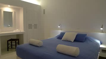 Junior-Suite, Meerblick | Zimmersafe, Bügeleisen/Bügelbrett, kostenloses WLAN