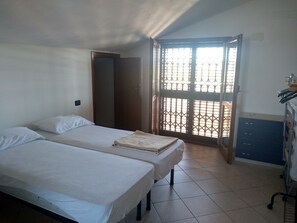 2 عدّة غرف نوم ومكواة/لوح كي وسرير سفر وواي فاي مجانًا