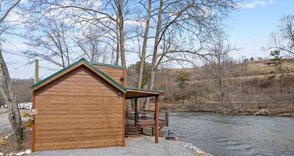 Riverfront Cabin, Fish, Hike & 5 Min to Sylva