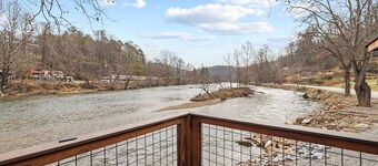 Riverfront Cabin, Fish, Hike & 5 Min to Sylva!