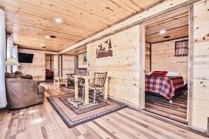 5 bedrooms, free WiFi, bed sheets