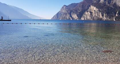 Riva del Garda: "Camelia"-spacious-2 bedrooms-parking-WiFi-cellar bike-balcon