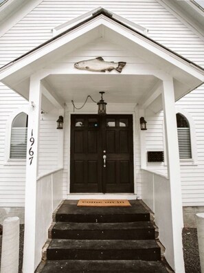Exterior detail - THE OLD CHURCH INN is a luxurious Property near Salmon River (Altmar)