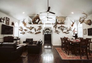 Interior - THE OLD CHURCH INN is a luxurious Property near Salmon River (Altmar)