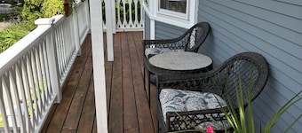 3BR house. East Side very near lake, beach, shops; central AC; driveway parking!