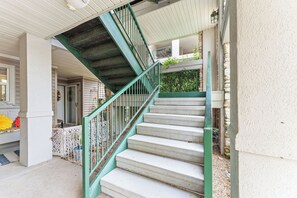 Exterior detail - Clean & Spacious 2BR/2BA. Gated resort with amenities (Branson)