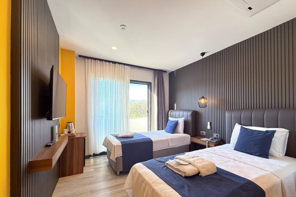 Standard Twin Room | Free WiFi