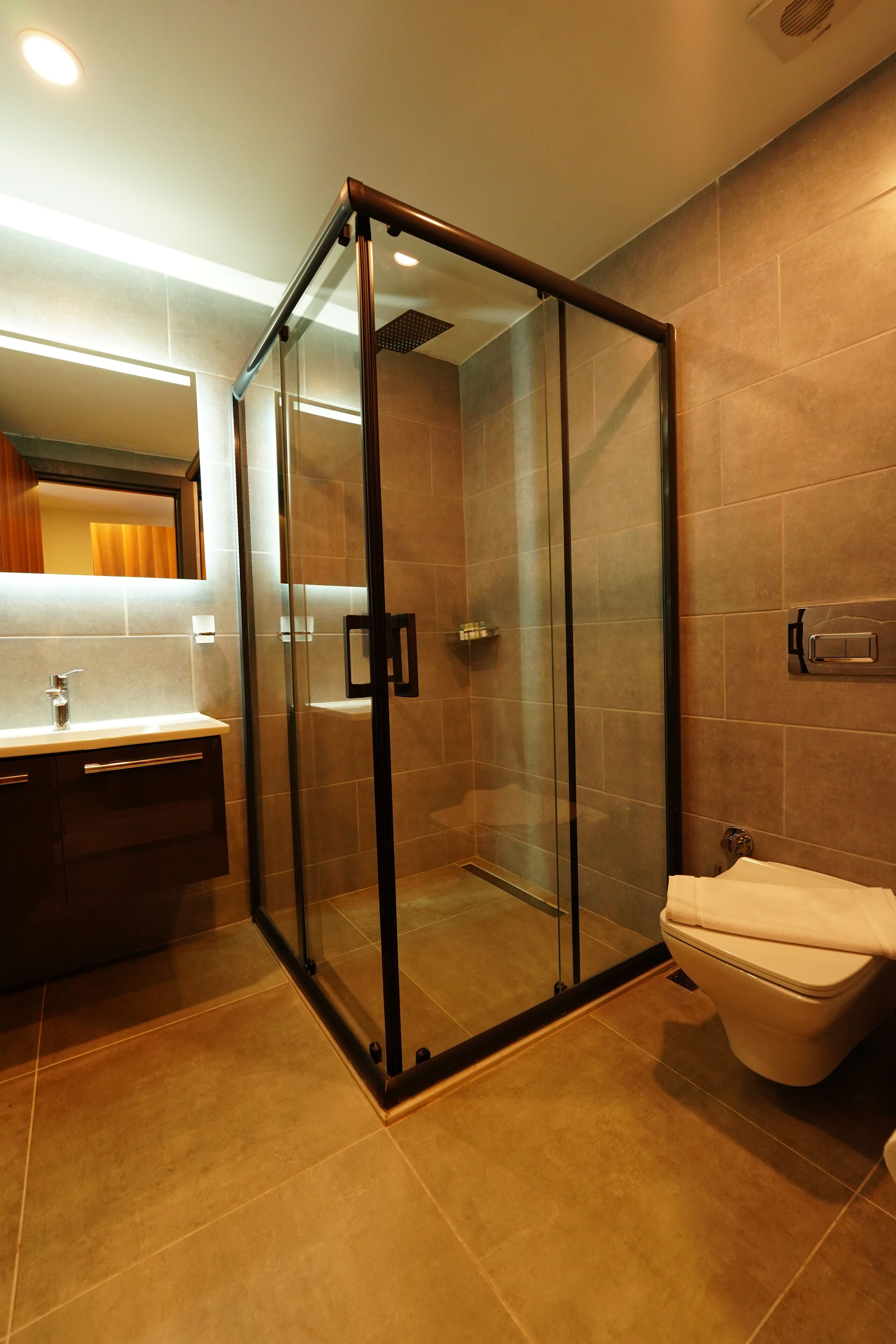 Familien-Dreibettzimmer | Badezimmer | Dusche, Haartrockner, Bademäntel, Handtücher