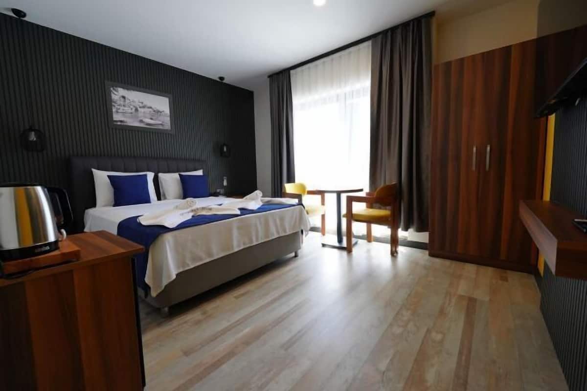 Premium bedding, Select Comfort beds, free WiFi, bed sheets