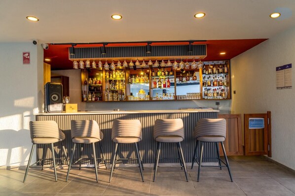 Poolside bar