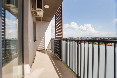 Sunny View 2 Bedroom Central Apartment