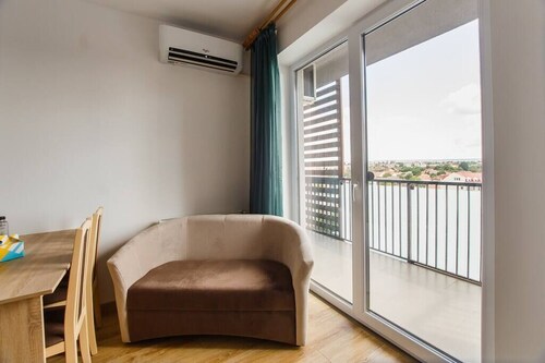 Sunny View 2 Bedroom Central Apartment