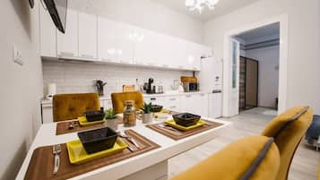 Fridge, microwave, oven, stovetop