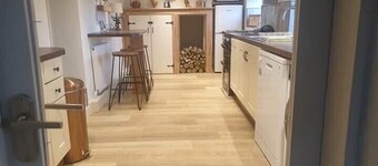 Home away from home, 3 bed cottage with hot tub and pool table