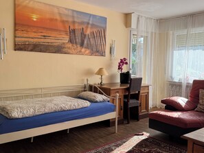 2 bedrooms, desk, iron/ironing board, free WiFi