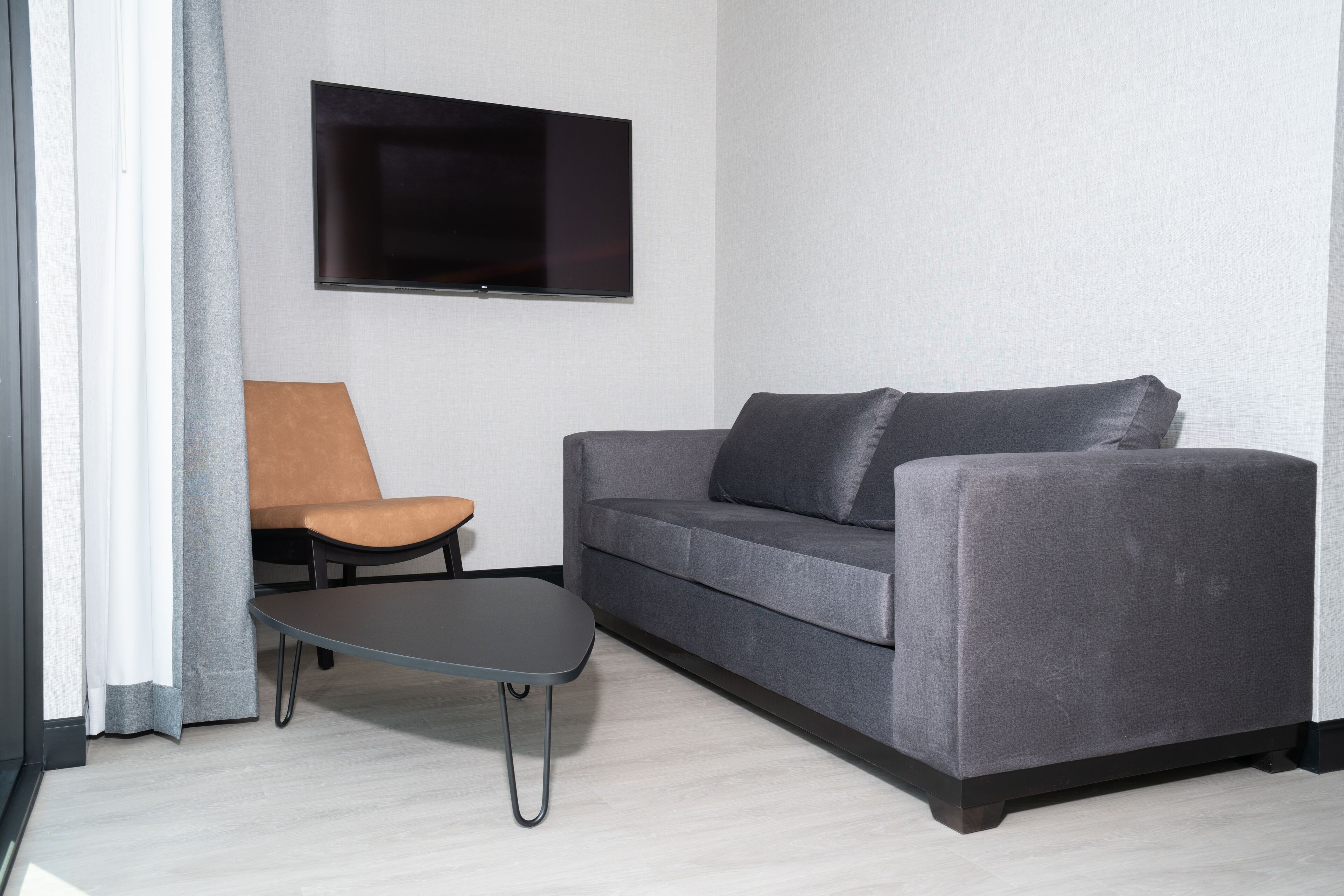 executive room, 1 king bed | living area | flat-screen tv