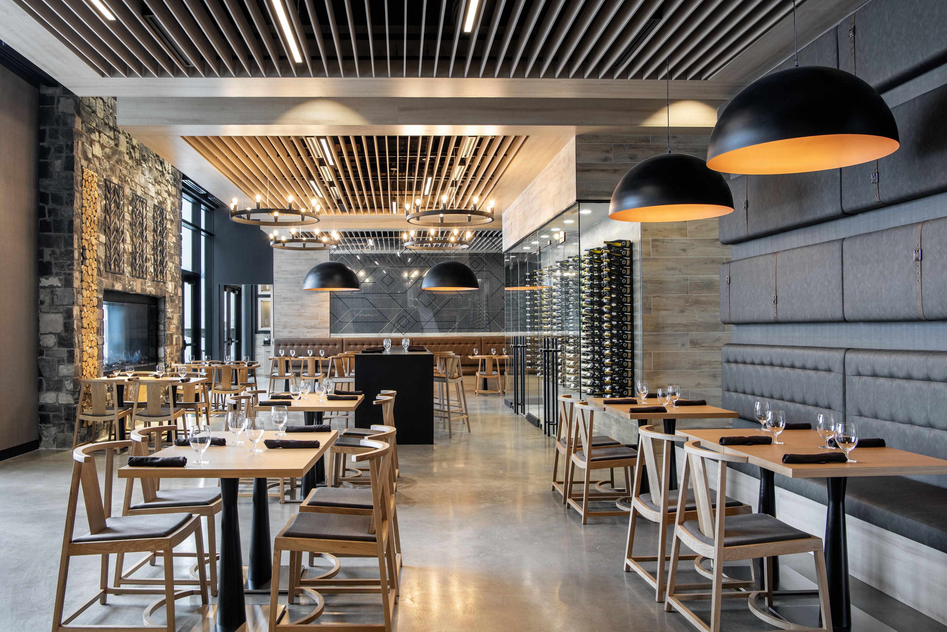 供应早餐、午餐和晚餐，高尔夫球场景观