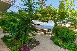 Property grounds - Apartments Mia (Omis)