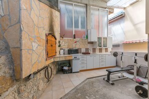 Kühlschrank, Mikrowelle, Ofen, Herdplatte