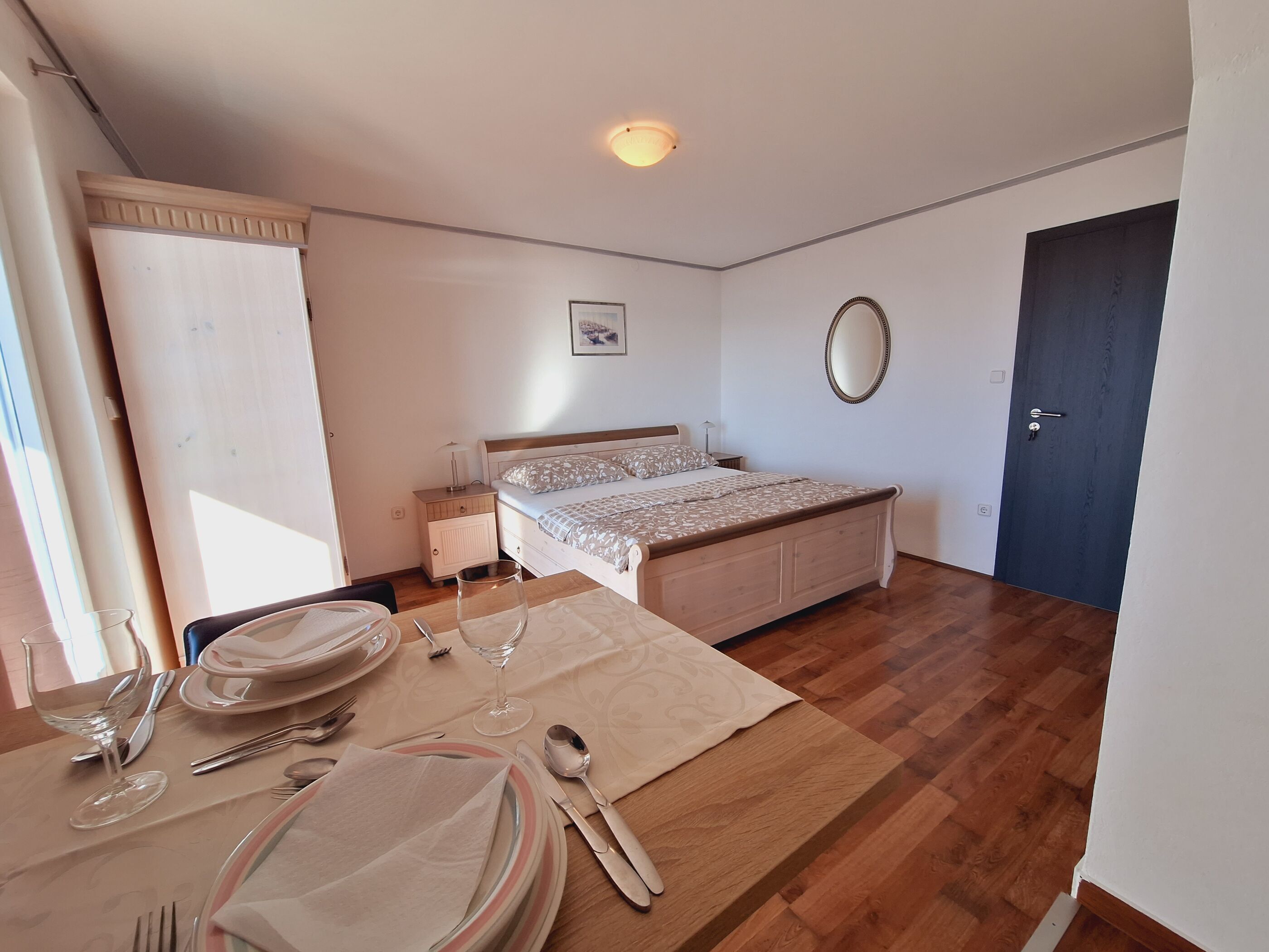 Studio (A2) | Dining