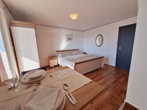 Studio (A2) | Restauration