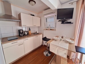 Studio (A2) | Private kitchen