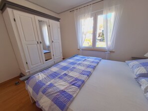 Apartment (A1) | 2 bedrooms, soundproofing, free WiFi