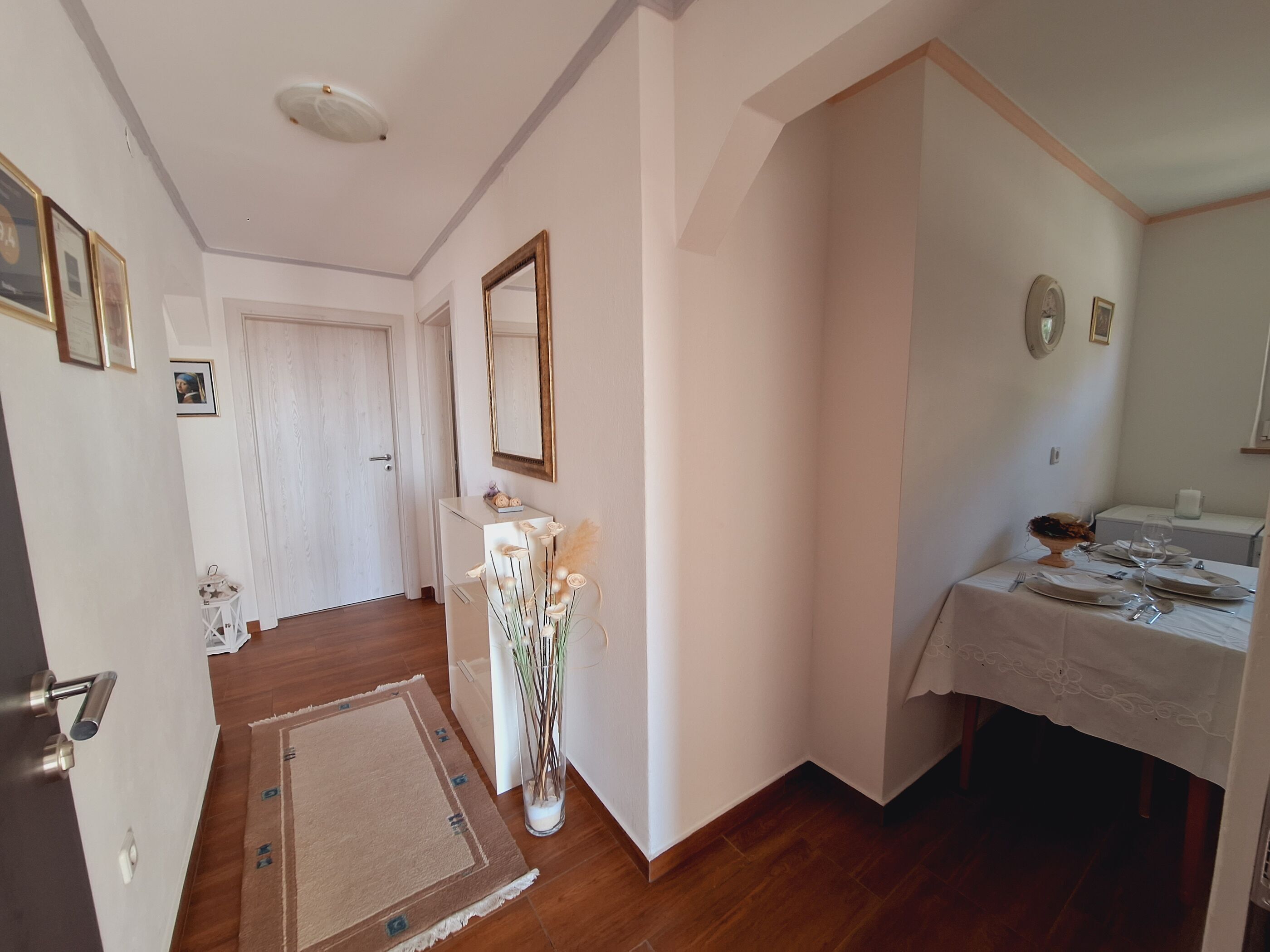 Apartment (A1) | Flur