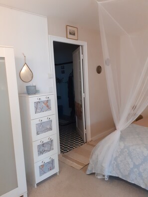 1 chambre, fer et planche Ă repasser, Wi-Fi gratuit, draps fournis