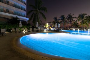 Piscine extérieure, piscine chauffée