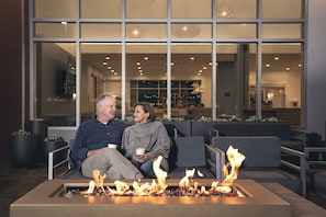 BBQ/picnic area - Element Knoxville West (Knoxville)