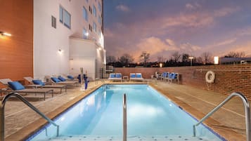 Seasonal outdoor pool, open 7:00 AM to 10:00 PM, pool umbrellas