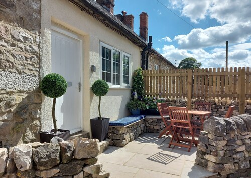 4 Bed, Sleeps 8, On-Road Parking, WiFi