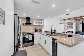 Fridge, microwave, oven, stovetop - The Twins at OceanReef 3BD Oceanview Condo (Myrtle Beach)