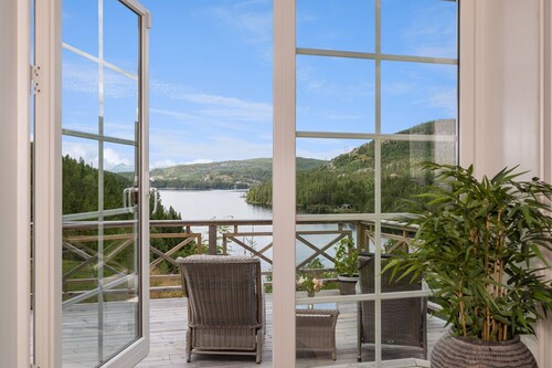 Relaxing and cozy cottage with jacuzzi and panorama view